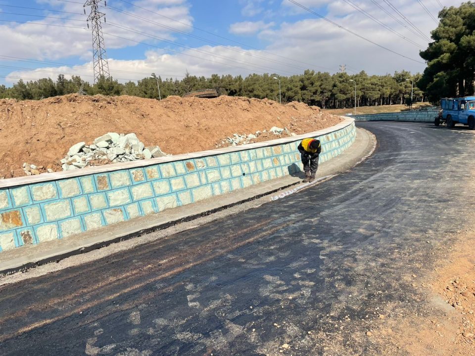 عملیات احداث پارکینگ درب سوم جدید بوستان جنگلی سرخه حصار